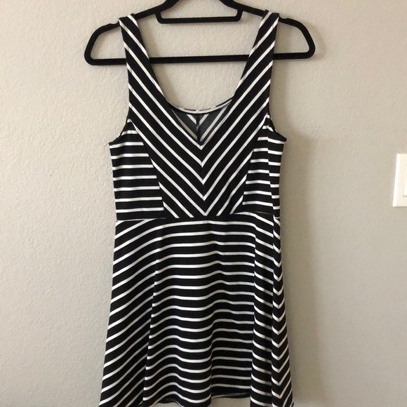 Aeropostale Dresses & Skirts - Skater skirt v-neck dress Aeropostale Dresses & Skirts - Skater skirt v-neck dress